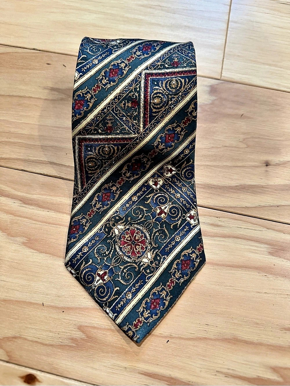 Vintage Bill Blass Men's 100% Silk Paisley Tie in Blue & Red Like New